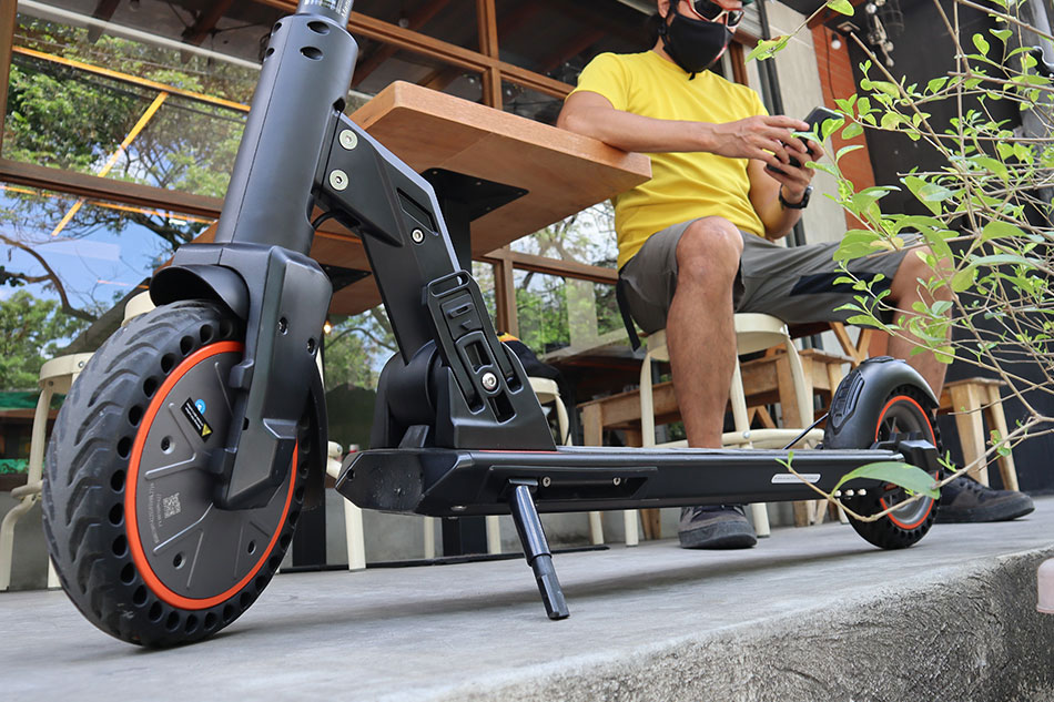 REVIEW: The Lenovo M2 e-kick scooter is a fun personal mobility gadget 2