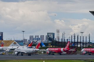 Mga airline naghahabol na mabakunahan ang kanilang frontliners
