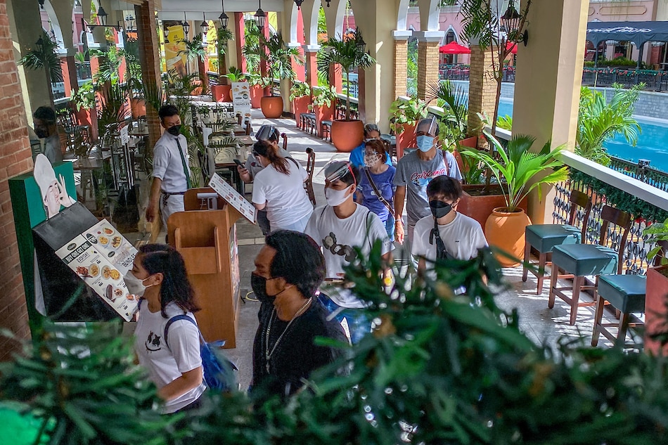 People check out a restaurant at a mall in McKinley Hill in Taguig City on October 16, 2021 as Metro Manila is downgraded to Alert Level 3 in the government's quarantine classification for COVID-19. Jonathan Cellona, ABS-CBN News