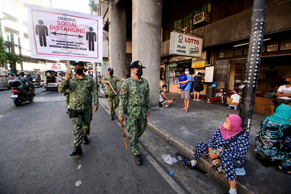 Cops enforce physical distancing protocols in Manila