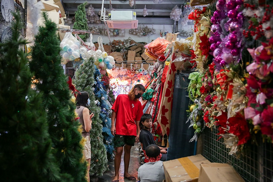 Buyers flock to different shops at the Dapitan Arcade in Quezon City on December 11, 2021. The Department of Health tallied a total of 356 new cases today, 135 deaths, and 878 recoveries. George Calvelo, ABS-CBN News