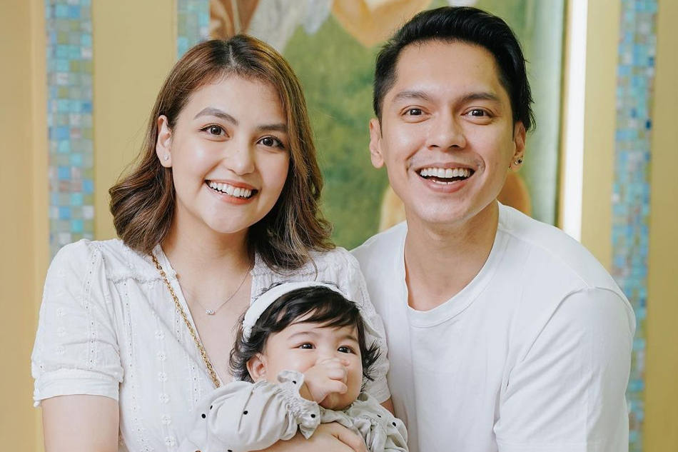 Carlo Aquino slams netizen who threatened to harm his baby 1