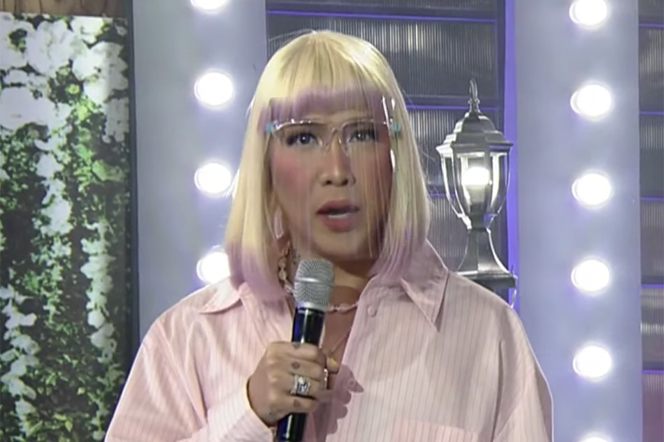 ‘It’s Showtime’ host Vice Ganda asks government officials to give justice to taxpayers’ money, and urges Filipinos to vote in the 2022 elections, in the live episode of the noontime program on Friday. ABS-CBN