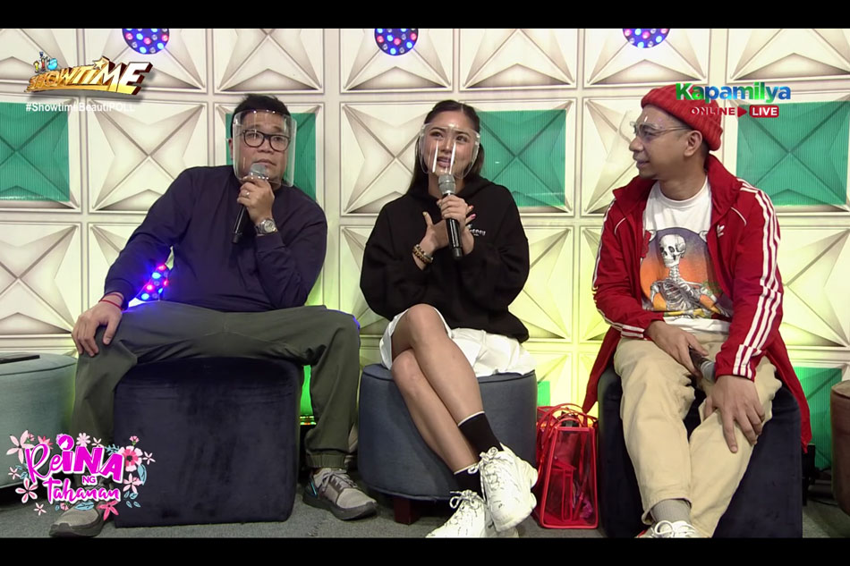 Kim Chiu (middle) addresses her viral remark on cheating, in the September 22 episode of ‘It’s Showtime.’ ABS-CBN
