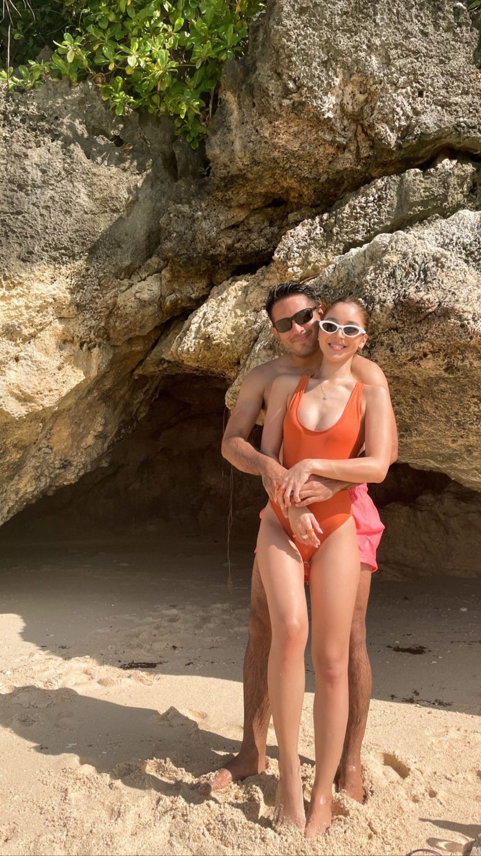 LOOK: Julia Barretto, Gerald Anderson are a sizzling pair in Boracay |  ABS-CBN Entertainment