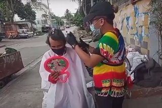 Hairstylist alok libreng gupit sa mga street dweller sa Metro Manila