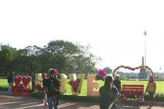 Mga magkasintahan nagdiwang ng Valentine's Day sa Luneta Park