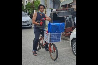 VIRAL: Netizens naantig sa kwento ng delivery rider na nagbisikleta mula Maynila hanggang Cavite