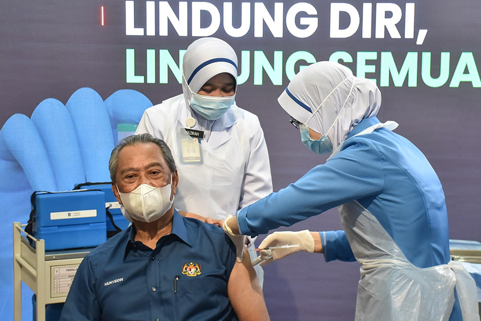 Malaysian PM launches nationwide COVID-19 vaccine drive 1