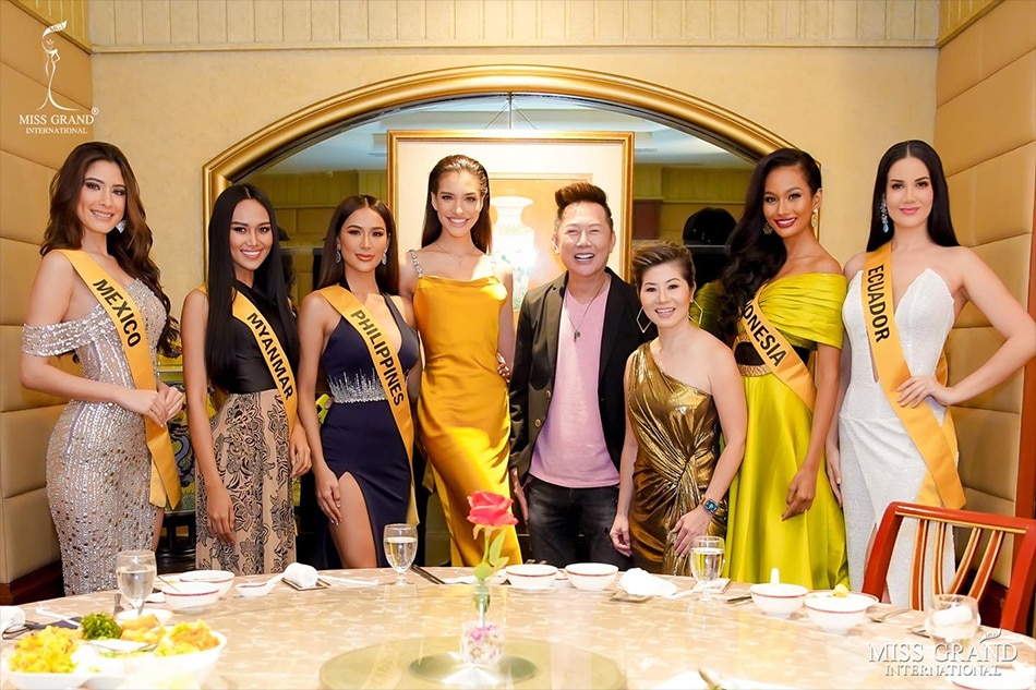LOOK: Samantha Bernardo, 4 other candidates have dinner with Miss Grand International founder 1