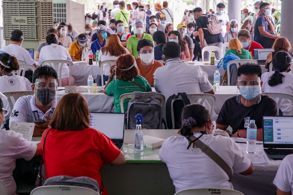 Frontliners vaccinated against COVID-19 at Ospital ng Maynila