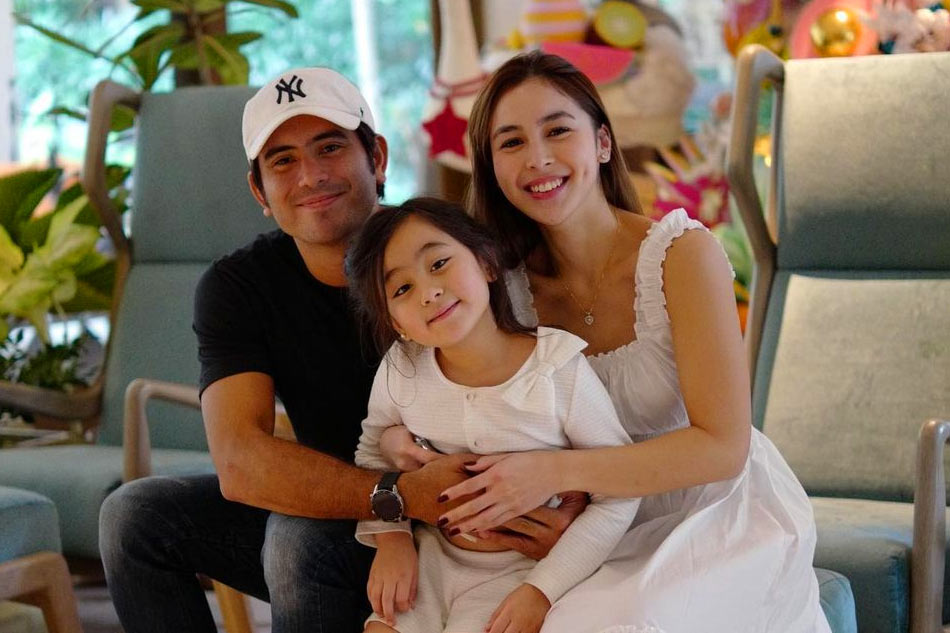 LOOK Julia Barretto, Gerald Anderson in 'family picture' with Scarlet