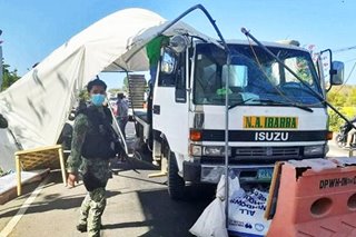 Nurse nasaktan nang bumangga ang trak sa border control point sa Ilocos