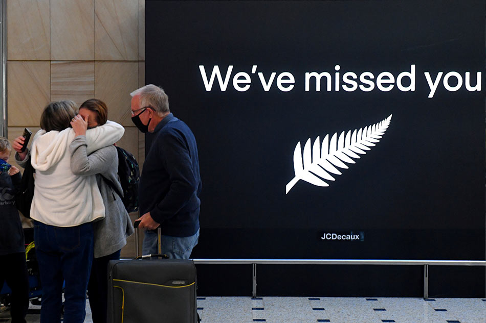 New Zealand pauses travel bubble after Australian COVID outbreak 1