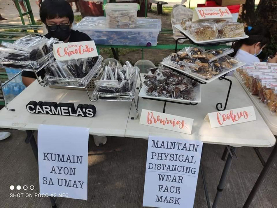 Community pantry na may alok na 1,000 cake, pastries dinagsa sa Quezon 6