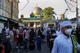 Hundreds visit Quiapo's Golden Mosque for Eid Al-Fitr