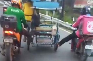2 delivery rider, tinulungan ang 'tri-sikad' na maakyat ang matarik na kalsada sa Cagayan de Oro