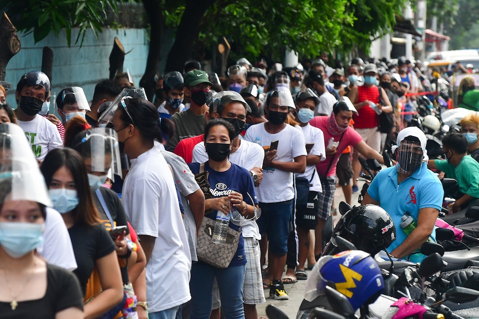 Residents mostly from barangays under District 4 in Quezon City queue up for vaccination at Don Alejandro Roces Sr. High School on August 5, 2021. Mark Demayo, ABS-CBN News