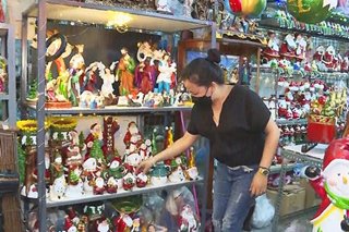 Pamimili ng Christmas decors sa Dapitan Market simula na