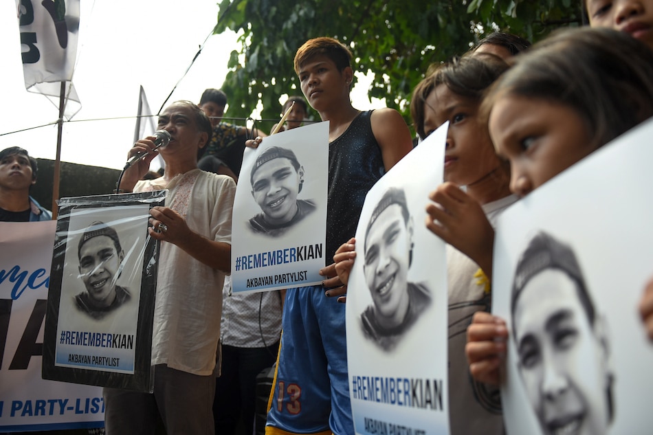 The family, neighbors and supporters of Kian delos Santos pay tribute at the site where he was slain at Barangay 160, Baesa Libis, Caloocan City on the eve of his death anniversary, August 15, 2018. George Calvelo, ABS-CBN News/File