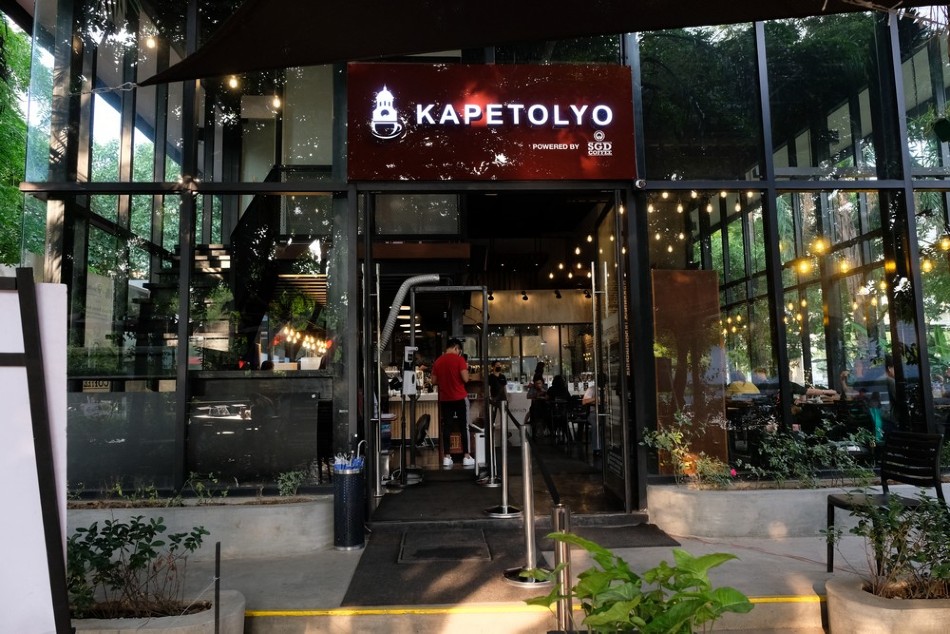 Kapetolyo is located near the Kartilya ng Katipunan Park right beside Manila City Hall. Jeeves de Veyra