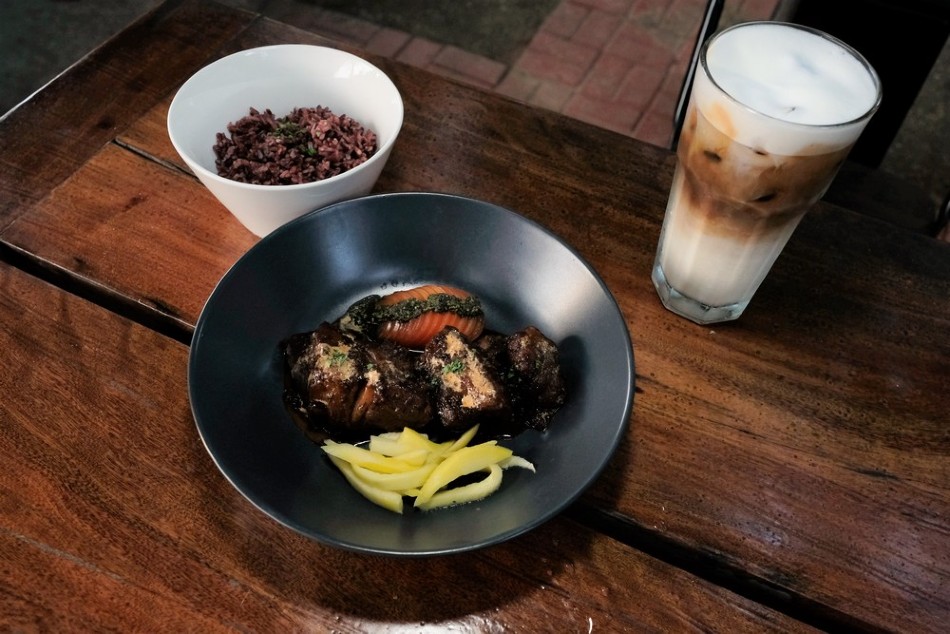 Inadobo sa Kape with an iced flat white. Jeeves de Veyra