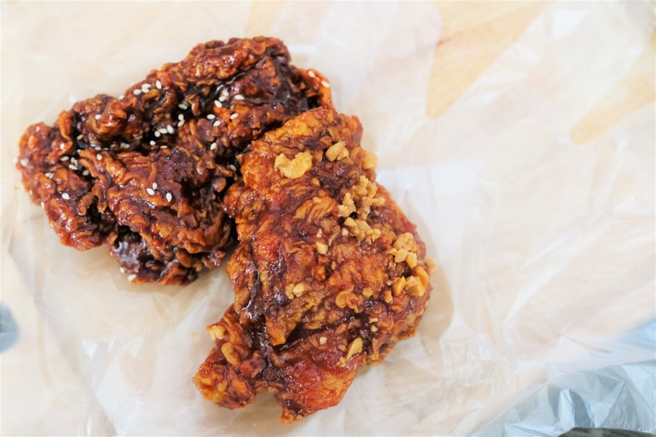 Gochujang chikin and Honey Soy chikin. Plastic gloves provided. Jeeves de Veyra