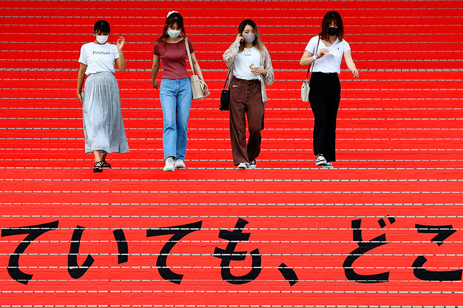 Women wearing protective masks co REUTERS/Kim Kyung-Hoon/File Photo