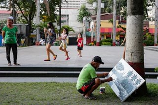 Artist vendors back in Manila park