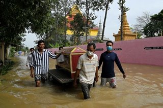 Cambodia send flood warnings