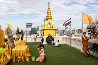 Tourists trickle into Thailand