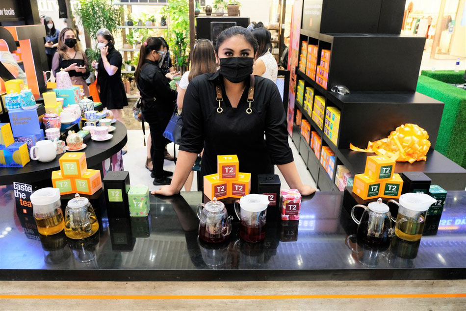  Tea sampling counter. Jeeves de Veyra