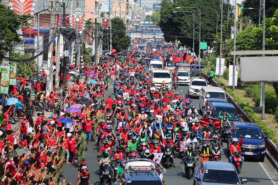 Throngs join Marcos-Duterte caravan