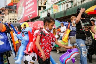 Toy balloons for sale as Christmas nears 