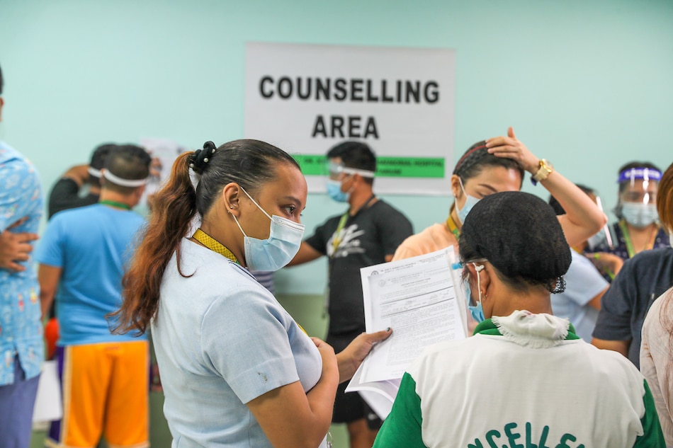 Philippines sets 2023 target to finish COVID-19 vaccination rollout 1