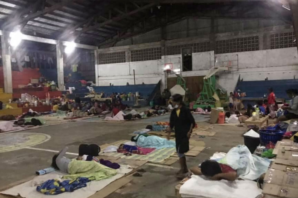 Surigao Del Sur Evacuates Thousands Of Residents Ahead Of Aurings Landfall Abs Cbn News 7000