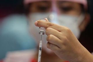 Higit 130 staff ng Ospital ng Sampaloc nabakunahan kontra COVID-19