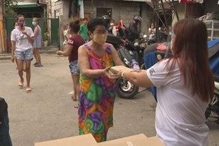 500 packed meals hatid sa mga residente ng Barangay Krus na Ligas sa QC