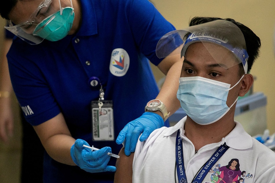 Nearly 293,000 vaccinated against COVID-19 in Philippines, as infections spike 1