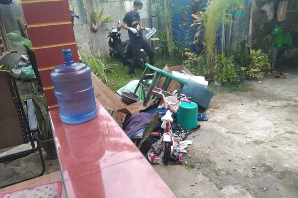 4 magkakamag-anak natagpuang pinatay sa compound sa Bacolod 1