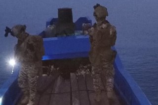 Navy seizes boat carrying illegal Yakal flitches in waters off Zamboanga City