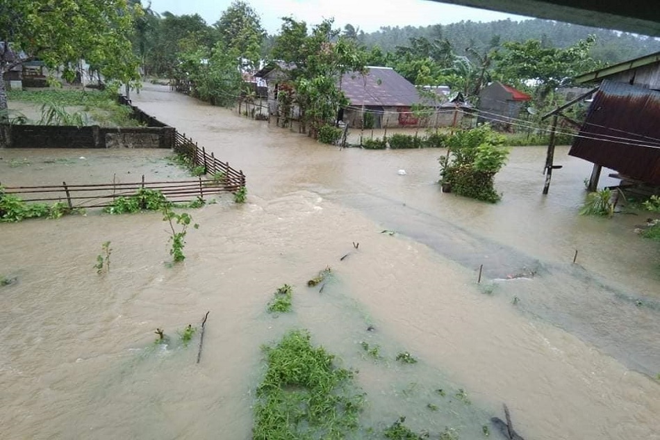 Residents flee homes in N. Samar, Albay due to &#39;Bising&#39; 2