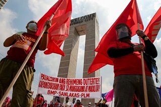 Mga grupong nagprotesta para sa Labor Day, hinarang ng pulisya sa Maynila