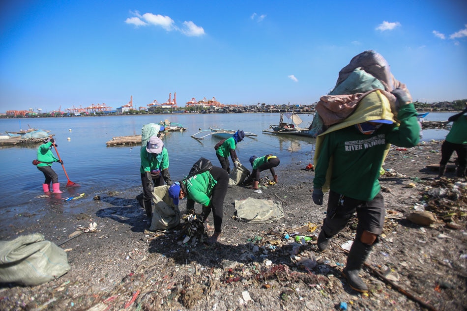 Cleaning up Baseco beach | ABS-CBN News