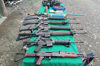 Mga armas, nakuha ng militar matapos ang sagupaan sa mga hinihinalang NPA sa Borongan