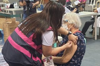 Senior citizens sinimulan nang bakunahan sa Santa Rosa, Laguna