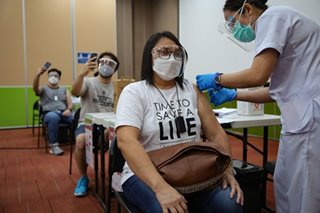 COVID-19 vaccine ng Pfizer sinimulan nang gamitin sa ilang lungsod