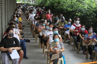 Ilang vaccination site na may Pfizer shots pinilahan; Duterte may paalala