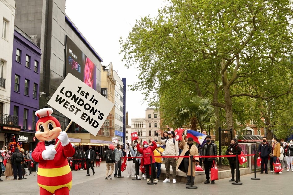 Jollibee sells over 4,000 Chickenjoy on London opening day 1