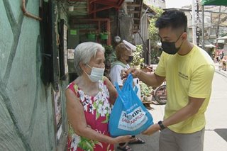 900 pamilya sa Maynila dinalhan ng bigas, mga de-lata